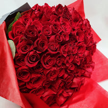 Load image into Gallery viewer, Valentine 99 Red Roses